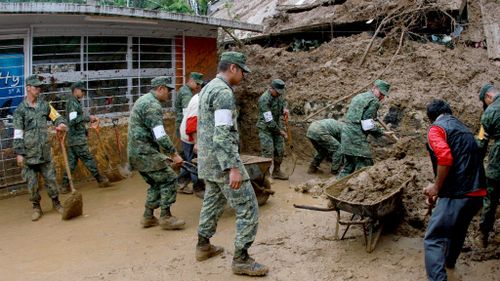 Local police dug out damaged homes in Veracruz.(AFP)