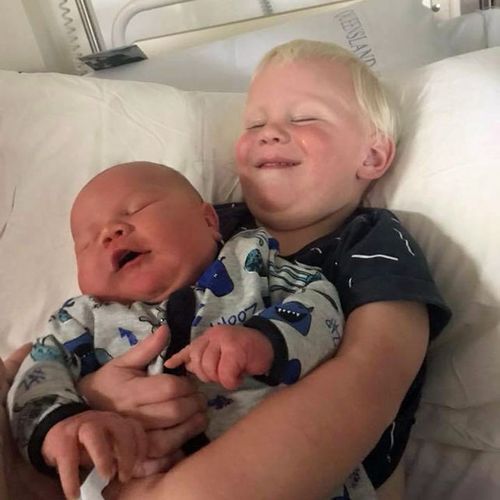 Baby Layn with his brother Zander in hospital.