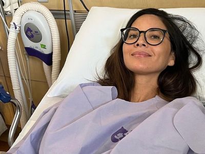  Olivia Munn reveals breast cancer diagnosis