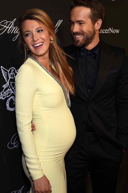 Blake Lively's baby bump. (AAP)