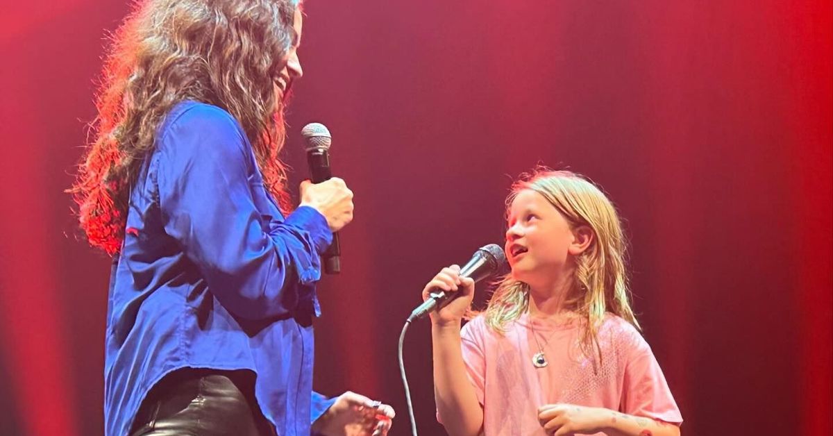 Alanis Morissette’s children: The singer brings her daughter Onyx Solace Morissette-Treadway on stage to sing “Ironic”