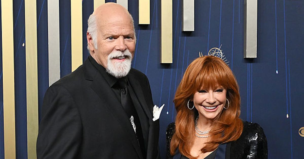 Reba McEntire and Rex Linn confirm engagement on Emmy's red carpet