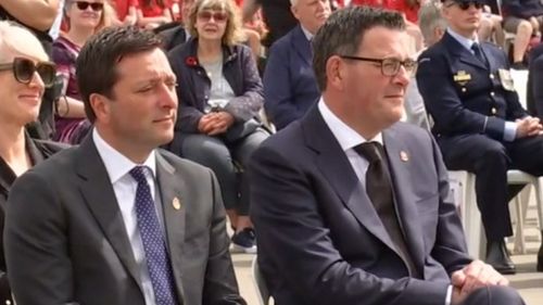 Le premier ministre de Victoria, Daniel Andrews, et le chef de l'opposition, Matthew Guy, se sont retrouvés face à face lors de la campagne électorale de l'État le jour du Souvenir.