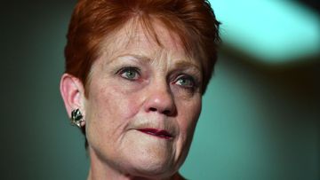 Pauline Hanson broke down speaking about farmers while on 2GB.