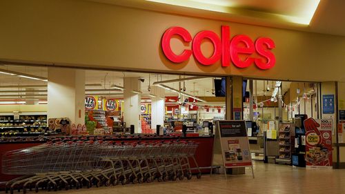 Coles rappelle 11 produits contenant des bébés épinards "comme précaution" dans quatre États et deux territoires.