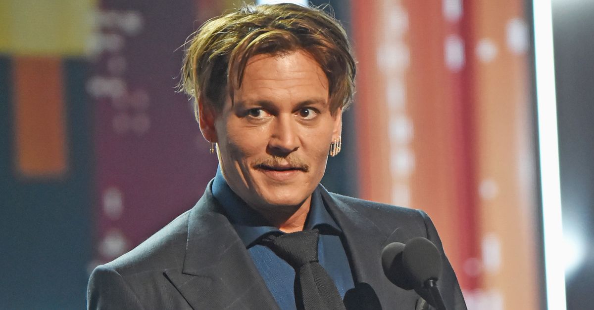 Джонни депп 2023. Джонни депп преподаватель. Джонни депп ромовый дневник прическа. Депп учитель. Джонни депп профессор.