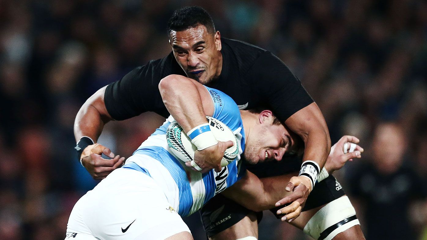 Jerome Kaino making a tackle (Getty)