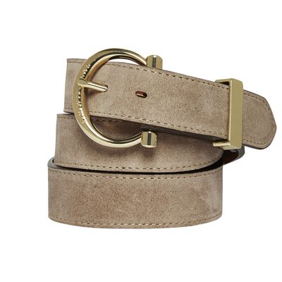 <p><a href="http://www.rmwilliams.com.au/women?lang=en_AU" target="_blank">RM Williams Co Co Hip Belt, $120.</a></p>
<p>Break up an all-white outfit with a coloured belt. Even a neutral shade such as this one will do the trick.</p>