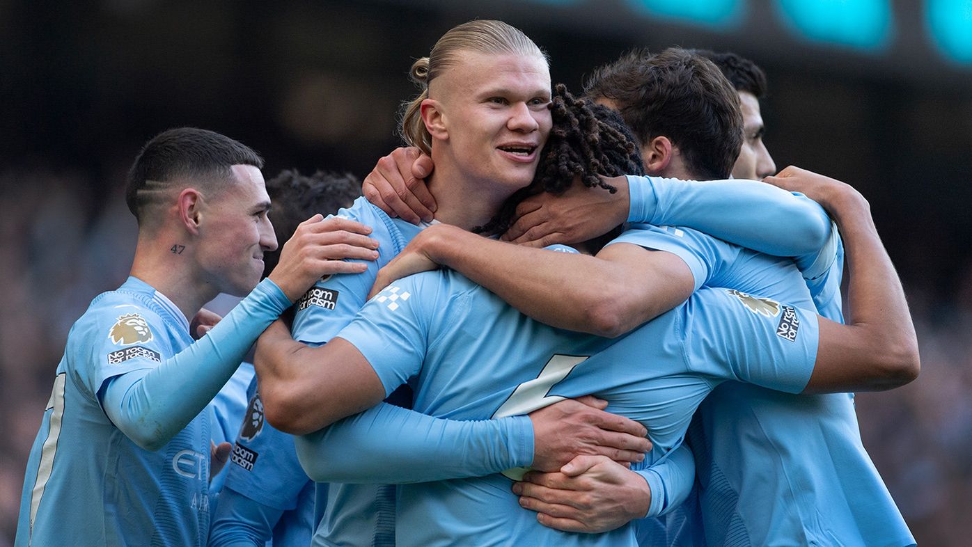  Erling Haaland of Manchester City celebrates scoring with team mates during the Premier League match between Manchester City and Liverpool FC at Etihad Stadium on November 25, 2023 in Manchester, England. (Photo by Visionhaus/Getty Images)