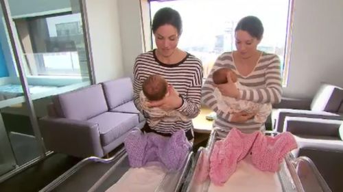 Geelong identical twins Monica Murnane (left) and Natalie Haugh (right). (9NEWS)