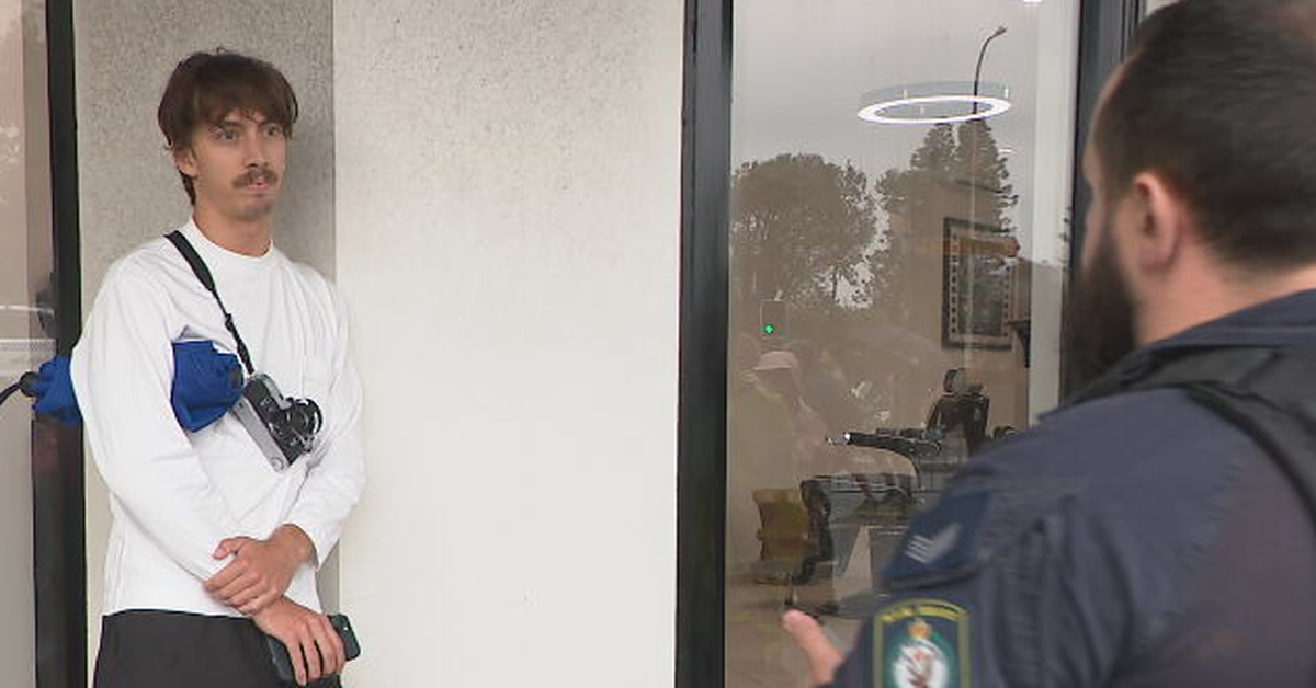 Protester moved on after yelling at Israeli president's motorcade