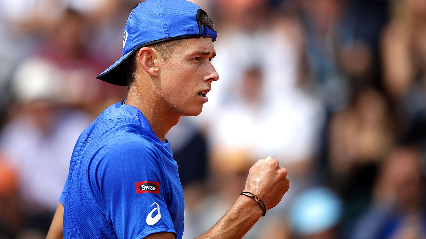 Aussie charge continue at French Open as Alex de Minaur ends losing streak, Sam Stosur keeps Roland Garros streak alive