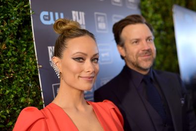 SANTA MONICA, CALIFORNIA - JANUARY 12: Olivia Wilde and Jason Sudeikis attend the 25th Annual Critics' Choice Awards at Barker Hangar on January 12, 2020 in Santa Monica, California. (Photo by Matt Winkelmeyer/Getty Images for Critics Choice Association)