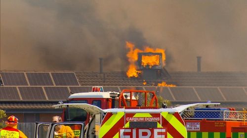 Residents were forced to flee their homes in Melbourne's south-east. (9NEWS)