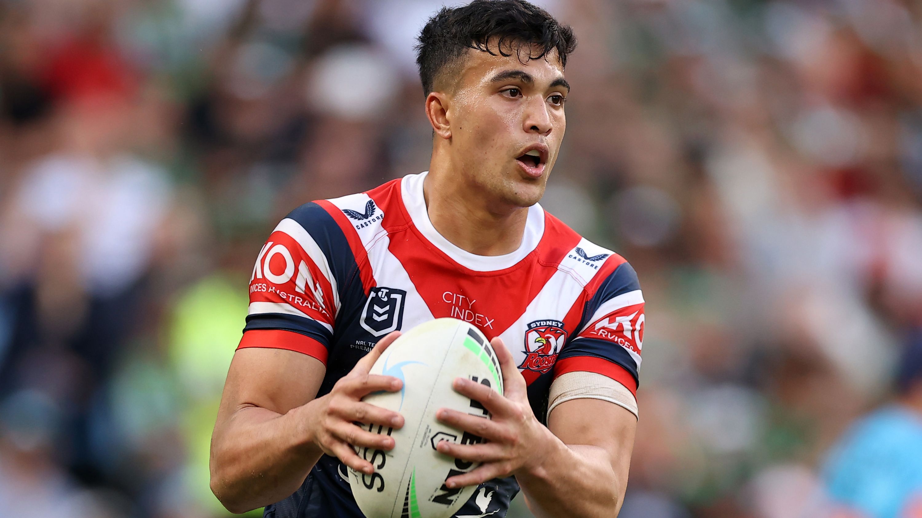 SYDNEY, AUSTRALIA - SEPTEMBER 11: Joseph Suaalii of the Roosters runs the ball during the NRL Elimination Final match between the Sydney Roosters and the South Sydney Rabbitohs at Allianz Stadium on September 11, 2022 in Sydney, Australia. (Photo by Mark Kolbe/Getty Images)