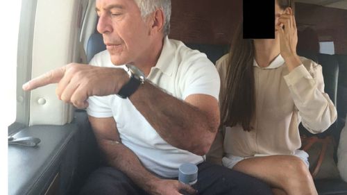 Questa foto redatta e senza data, pubblicata dai democratici nel comitato di sorveglianza della Camera giovedì 18 dicembre 2025, mostra Jeffrey Epstein.