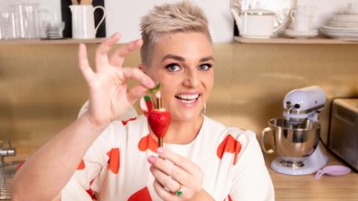 Jane de Graaff demonstrates the strawberry hack