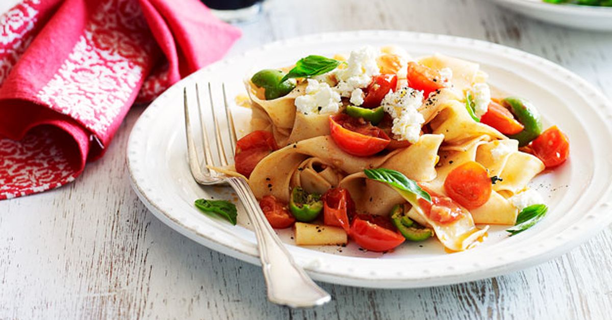 Pappardelle with tomatoes, basil, ricotta and olives - 9Kitchen