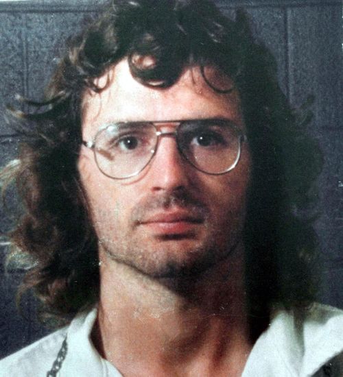 Cult leader David Koresh led a splinter faction of the Branch Davidians, but abandoned the movement's tenets.