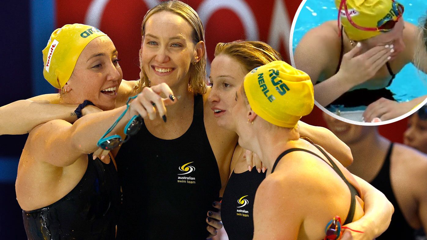 Mollie O'Callaghan overcomes brutal cramp to help Aussies to gold medal, world record in women's 4x200m freestyle relay