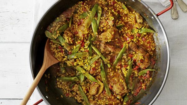 Rice with chicken and runner beans (Arroz de perol)