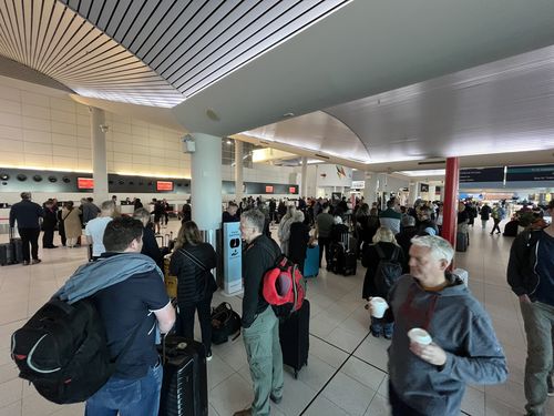 I voli dell'aeroporto di Perth sono stati bloccati a causa di un grave problema di rifornimento