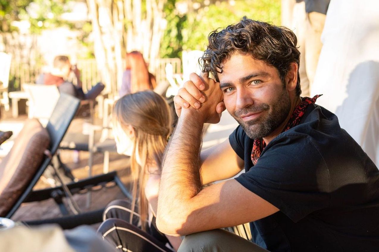 Adrian Grenier. 