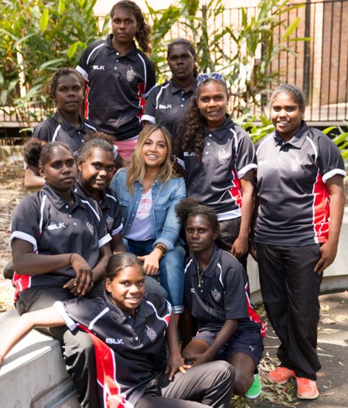 Jessica Mauboy surprised a group of girls from the Tiwi Islands. (Channel Nine)