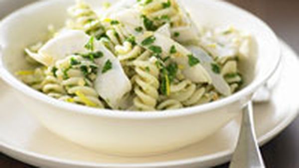 Pasta and chicken salad with herb and lemon sauce