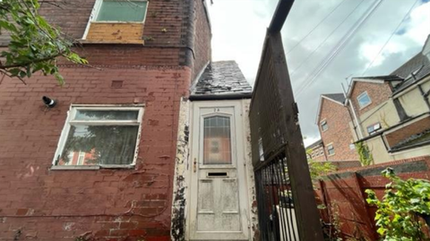 Rundown home in Manchester without stairs goes on the market with a price guide of $39,703 
