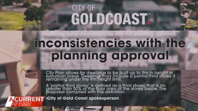 Les propriétaires d'un développement en verre de trois étages ont reçu une lettre du conseil municipal de Gold Coast.