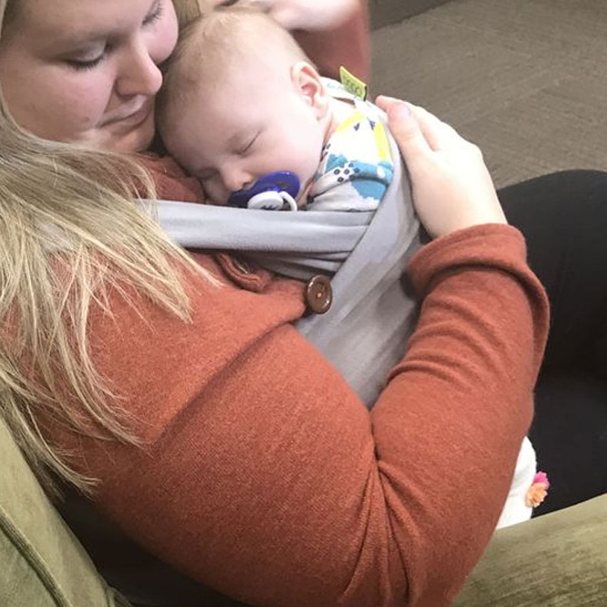 Breastfeeding Mom Sues Texas Roadhouse for Trying to Make Her Cover Up