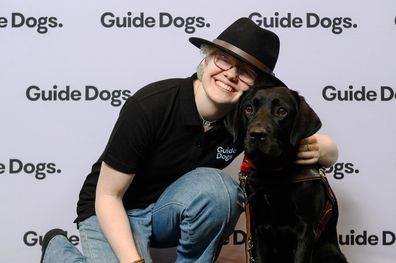 Zara Perry con il suo cane guida Quinlan