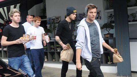 One Direction buying burgers in LA.