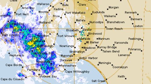 Flood warning issued for Adelaide Hills as rainfall continues