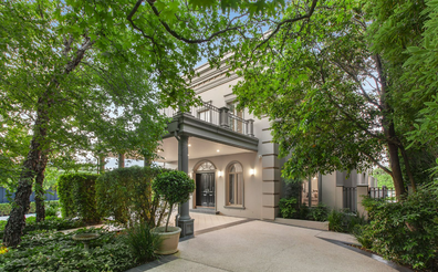 Luxurious property for sale in Brighton, Victoria, was used as a 'party pad' for Shane Warne and the St Kilda Football Club.