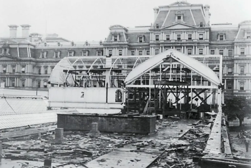 Newly constructed West Wing with remnants of the old White House Conservatory visible behind the new wing in 1902.