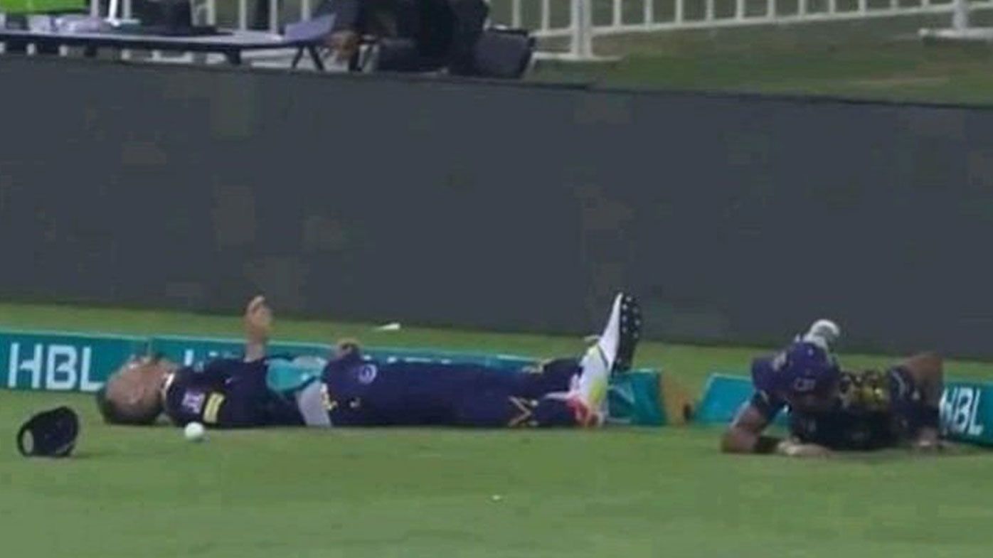 Faf du Plessis collides with Mohammad Hasnain 