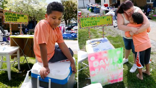Young US boy sells lemonade to help pay his own adoption fees 