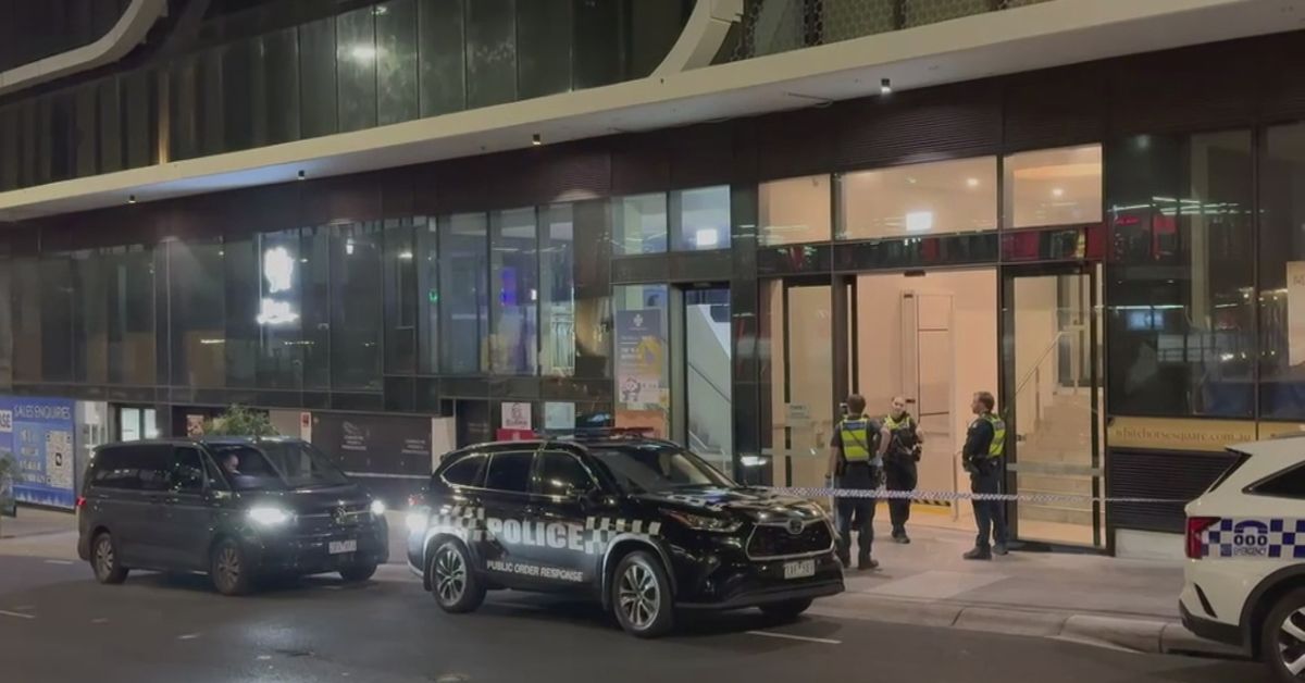 Homicide squad investigates death of man in city high-rise apartment