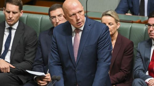 Le chef de l'opposition Peter Dutton fait une déclaration à la Chambre des représentants au Parlement le 13 février 2023 à Canberra, en Australie.  Le lundi 13 février commémore le 15e anniversaire de la Journée nationale des excuses, où l'ancien Premier ministre Kevin Rudd a présenté ses excuses aux survivants de Stolen Generations au Parlement.  (Photo de Martin Ollman/Getty Images)