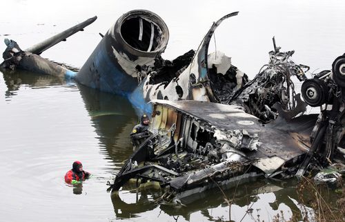 Russian rescuers work at the site of YAK-42 plane crash near Yaroslavl, Russia, 08 September 2011. The YAK-42 plane carrying the Lokomotiv Yaroslavl ice hockey team crashed 07 September after takeoff near Yaroslavl. The crash killed 43 people of the 45 aboard. EPA/MAXIM SHIPENKOV /POO