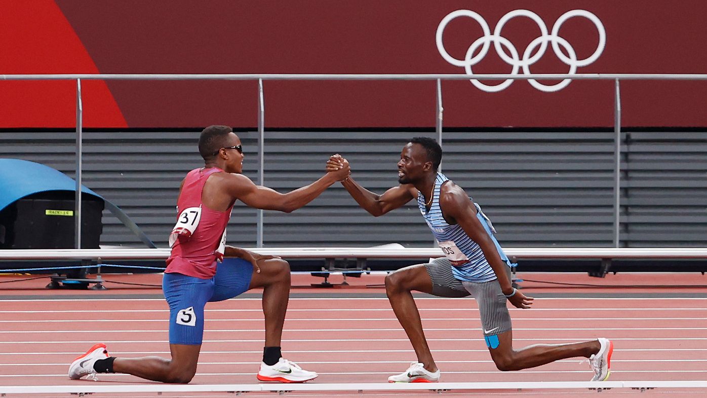  Isaiah Jewett of the USA and AMOS Nijel of Botswana shake after the fall