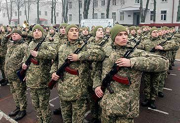 At what age do Ukrainian men now become eligible for military conscription?