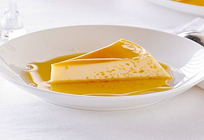 Microwave-made crème caramel