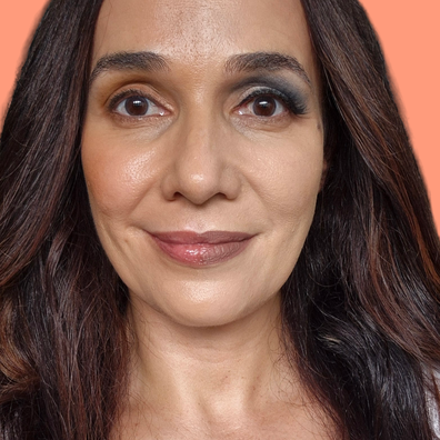 Aleesa Hall demonstrating common makeup mistakes Gen X make