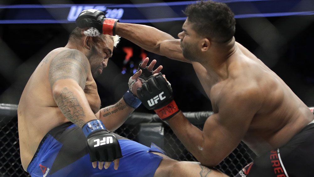 MMA fighter Mark Hunt breaks leg in brutal UFC bout against Alistair Overeem