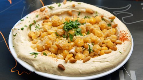Israeli hummus joint offers 50 percent discount for Arabs and Jews willing to dine together in bid to promote peace