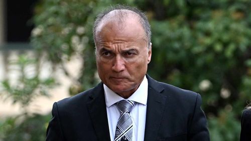 Il dottor Reza Adib arriva al funerale di stato dell'ex governatore generale e leader laburista Bill Hayden a Ipswich, a ovest di Brisbane, il 3 novembre 2023.