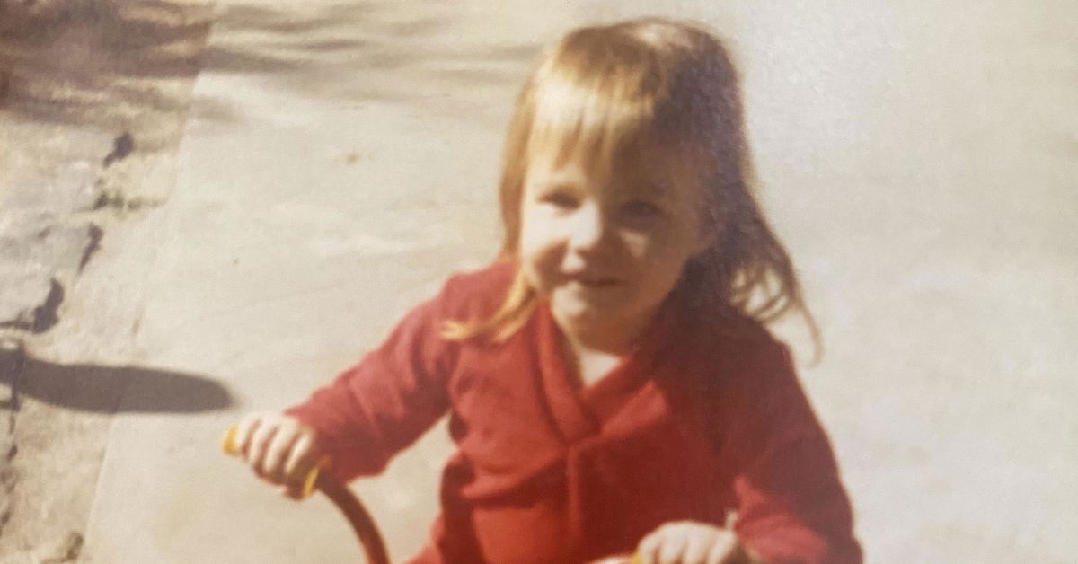 A fallen mirror left Sarah with 100 cuts all over her body. Now she's warning others of the dangers